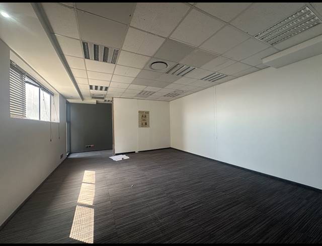 61M² OFFICE TO LET IN SANDTON CENTRAL